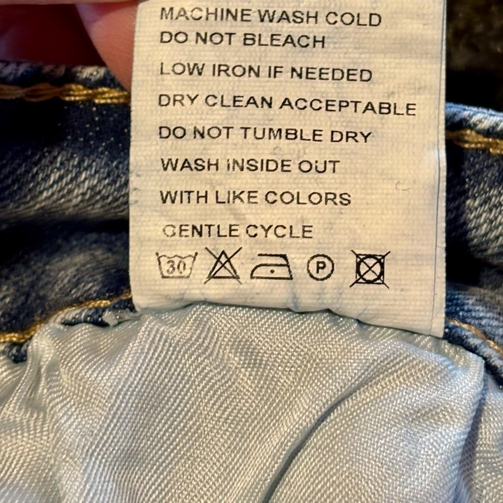 ⭐️High Rise Raw Hem Straight Leg Medium Wash Jeans⭐️ - Picture 5 of 9